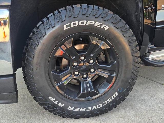 Photo of 2018 Black Chevrolet Silverado 1500
