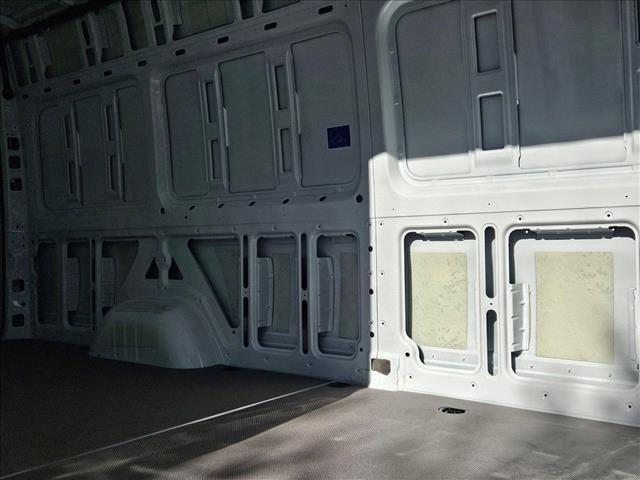 Photo of 2025 Arctic White Mercedes-Benz Sprinter 2500