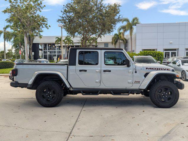Photo of 2022 Silver Zynith Clearcoat Jeep Gladiator