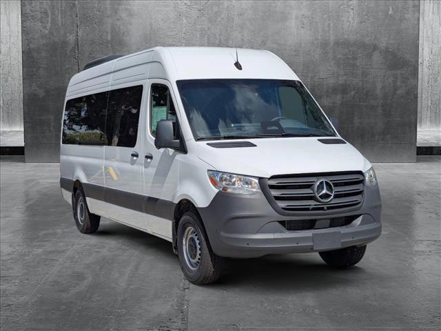 Photo of 2025 Arctic White Mercedes-Benz Sprinter 2500