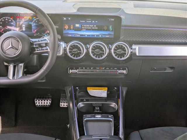 Photo of 2025 Polar White Mercedes-Benz GLB 250
