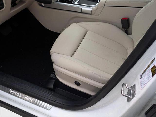 Photo of 2025 Polar White Mercedes-Benz GLB 250