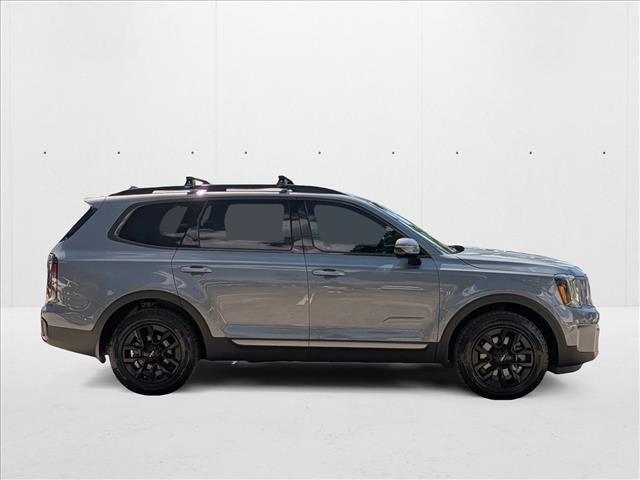 Photo of 2023 Everlasting Silver Kia Telluride