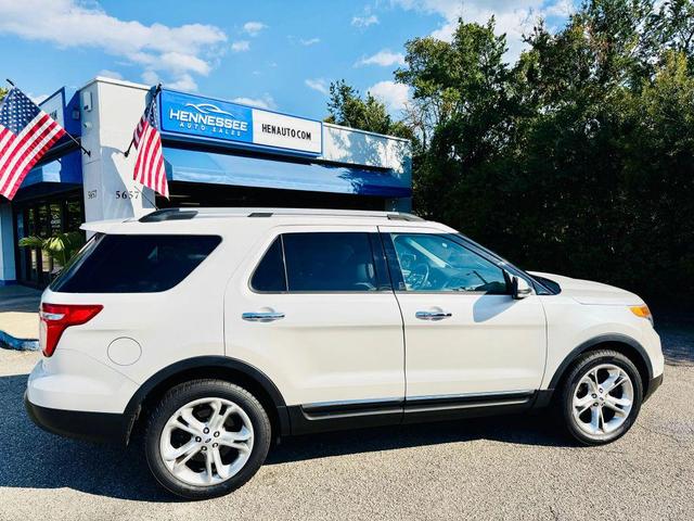 Photo of 2015 White Platinum Metallic Tri-Coat Ford Explorer