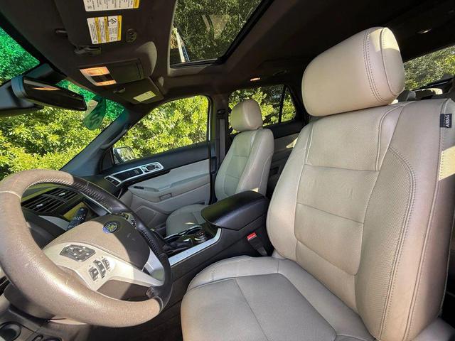 Photo of 2015 White Platinum Metallic Tri-Coat Ford Explorer
