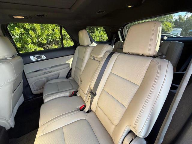 Photo of 2015 White Platinum Metallic Tri-Coat Ford Explorer