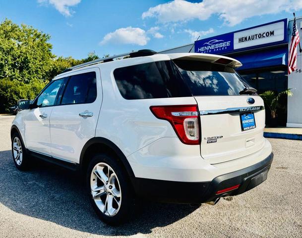 Photo of 2015 White Platinum Metallic Tri-Coat Ford Explorer