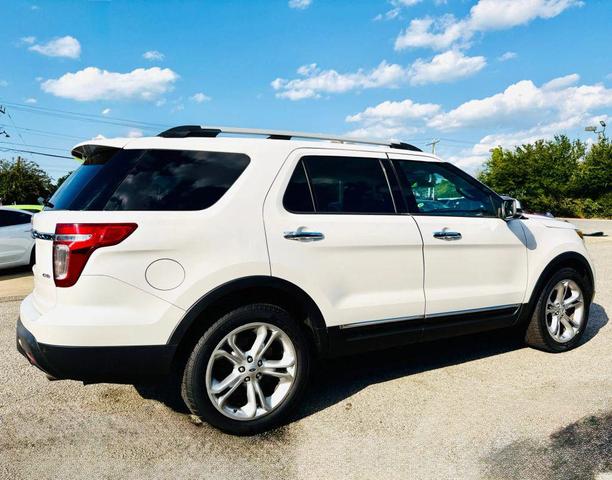Photo of 2015 White Platinum Metallic Tri-Coat Ford Explorer