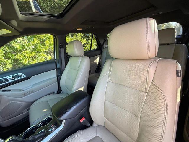 Photo of 2015 White Platinum Metallic Tri-Coat Ford Explorer