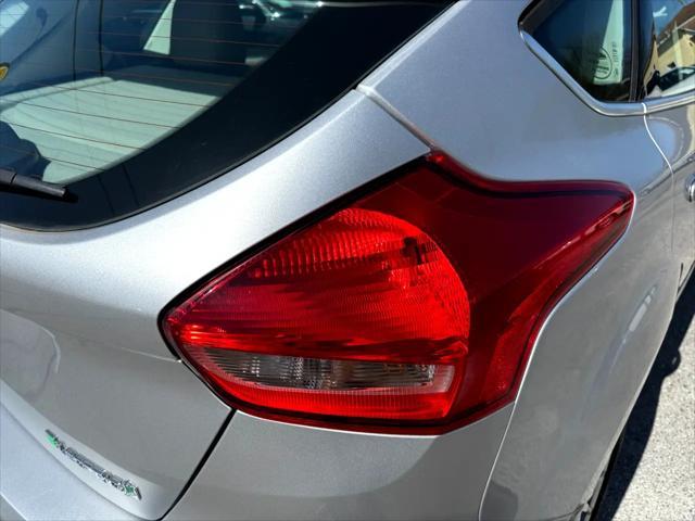 Photo of 2016 INGOT SILVER Ford Focus Electric