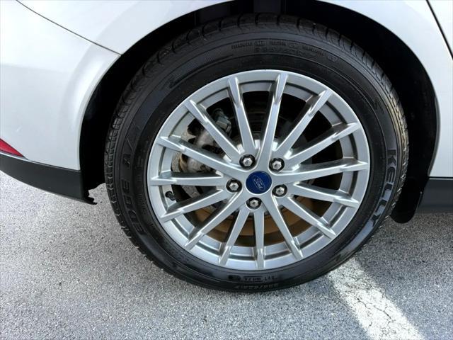 Photo of 2016 INGOT SILVER Ford Focus Electric