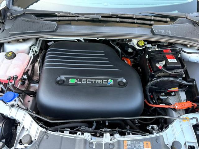 Photo of 2016 INGOT SILVER Ford Focus Electric