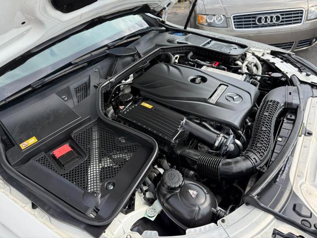 Photo of 2015 White Mercedes-Benz C-Class