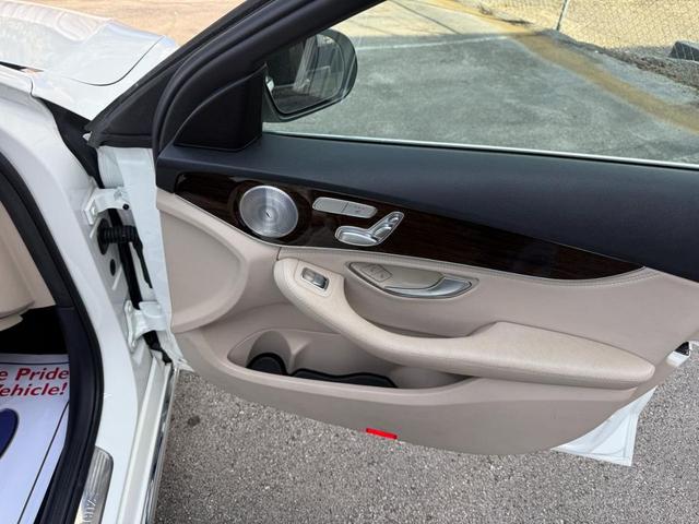 Photo of 2015 White Mercedes-Benz C-Class