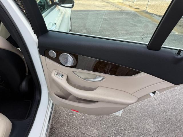 Photo of 2015 White Mercedes-Benz C-Class