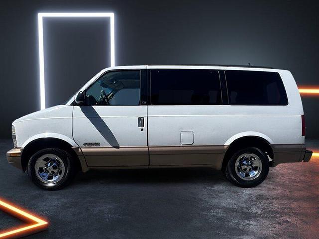 Photo of 1998 Ivory White Chevrolet Astro