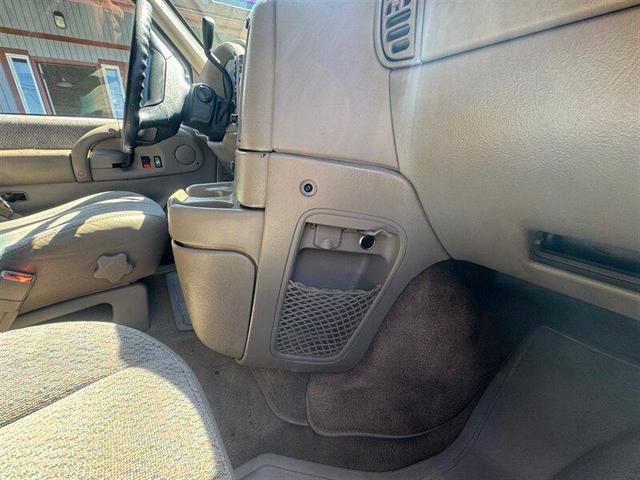 Photo of 1998 Ivory White Chevrolet Astro