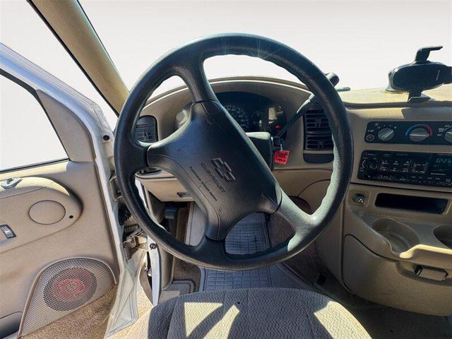 Photo of 1998 Ivory White Chevrolet Astro