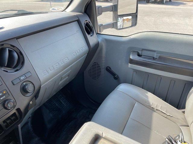 Photo of 2013 Oxford White Ford F-350