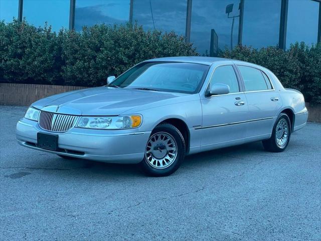 2002 Lincoln Town Car