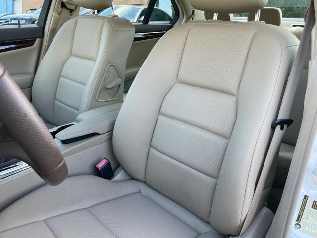 Photo of 2013 Polar White Mercedes-Benz C-Class