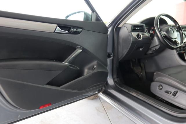 Photo of 2020 Platinum Gray Metallic Volkswagen Passat