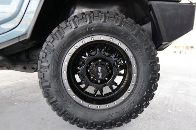 Photo of 2005 Blue Hummer H2