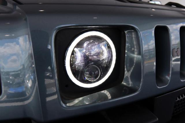 Photo of 2005 Blue Hummer H2