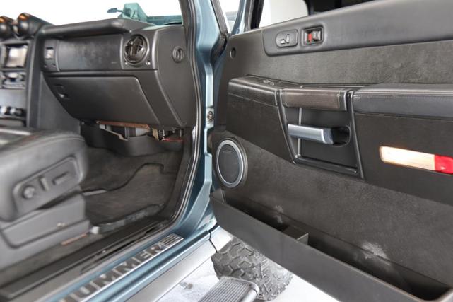 Photo of 2005 Blue Hummer H2