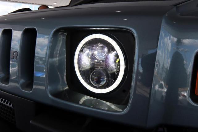 Photo of 2005 Blue Hummer H2