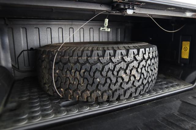 Photo of 2005 Blue Hummer H2