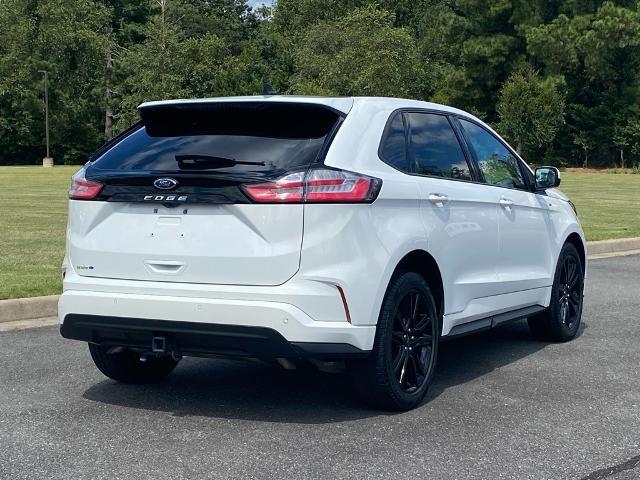 Photo of 2022 STAR WHITE Ford Edge