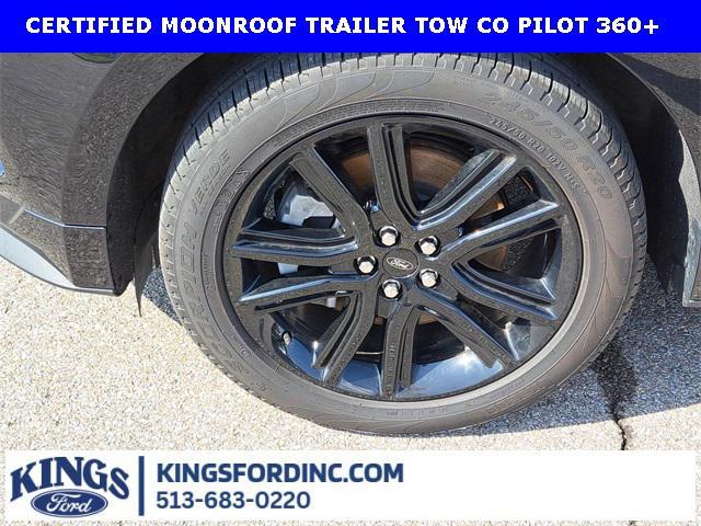 Photo of 2024 Black Metallic Ford Edge