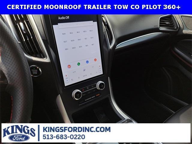 Photo of 2024 Black Metallic Ford Edge