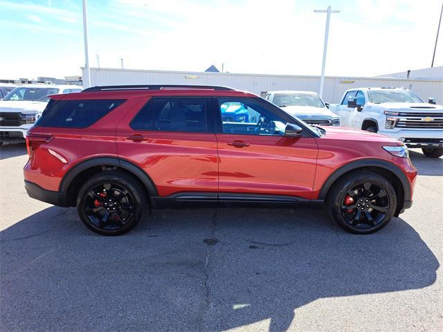 Photo of 2023 Rapid Red Metallic Tinted Clearcoat Ford Explorer