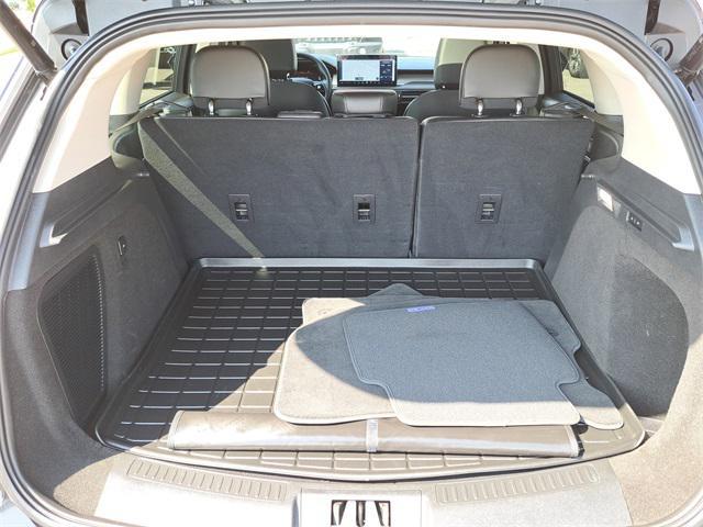 Photo of 2024 Infinite Black Metallic Clearcoat Lincoln Corsair