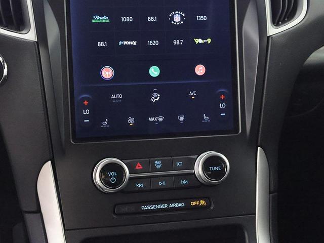 Photo of 2024 Oxford White Ford Edge