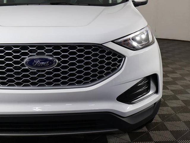 Photo of 2024 Oxford White Ford Edge