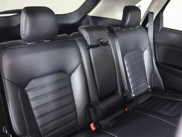 Photo of 2024 Oxford White Ford Edge