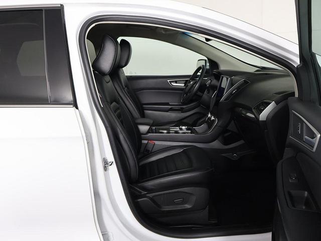 Photo of 2024 Oxford White Ford Edge