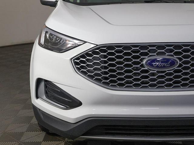 Photo of 2024 Oxford White Ford Edge