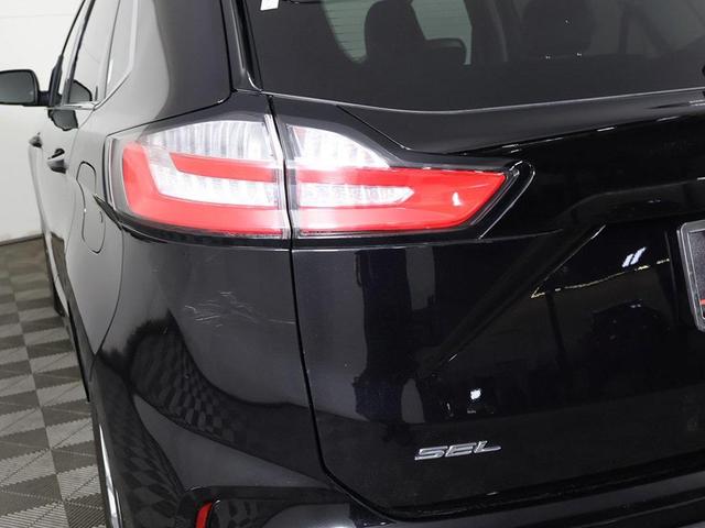 Photo of 2022 Agate Black Metallic Ford Edge