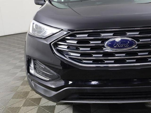 Photo of 2022 Agate Black Metallic Ford Edge
