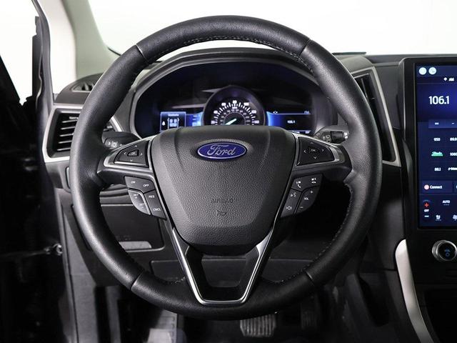 Photo of 2022 Agate Black Metallic Ford Edge