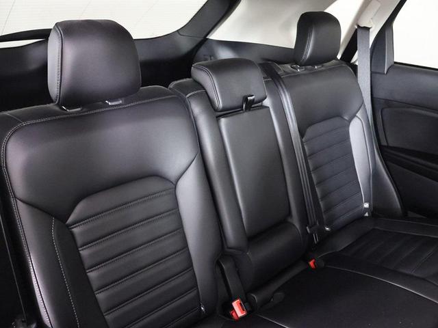 Photo of 2022 Agate Black Metallic Ford Edge
