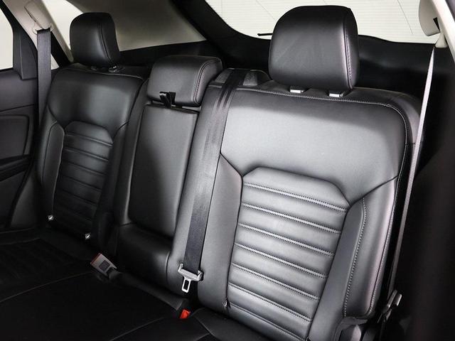 Photo of 2022 Agate Black Metallic Ford Edge