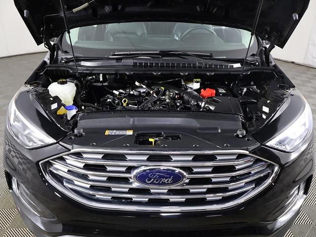 Photo of 2022 Agate Black Metallic Ford Edge
