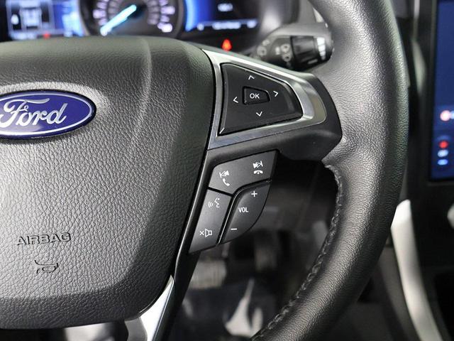 Photo of 2022 Agate Black Metallic Ford Edge
