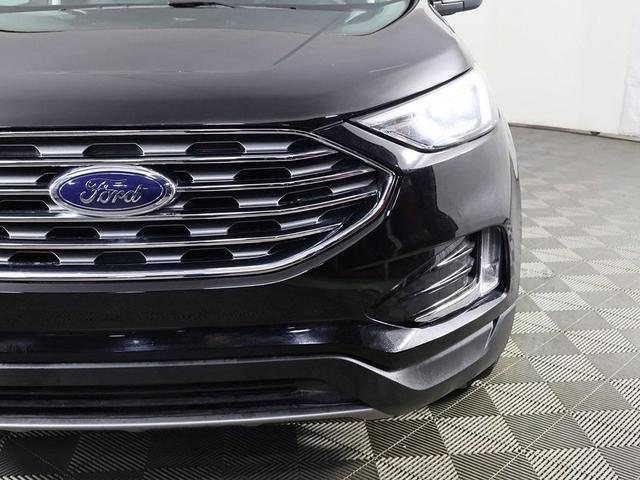 Photo of 2022 Agate Black Metallic Ford Edge