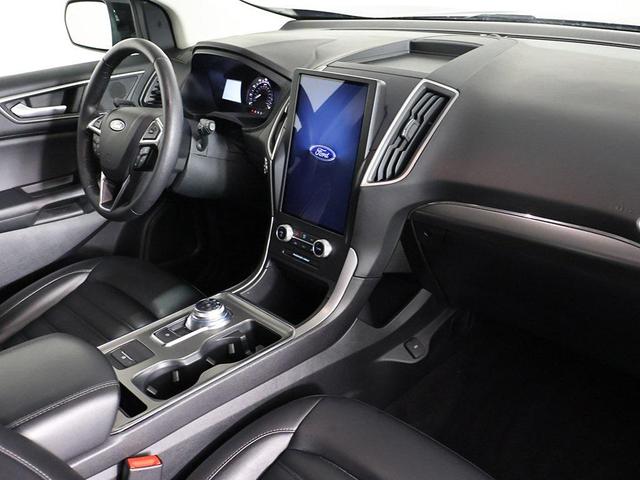 Photo of 2022 Agate Black Metallic Ford Edge